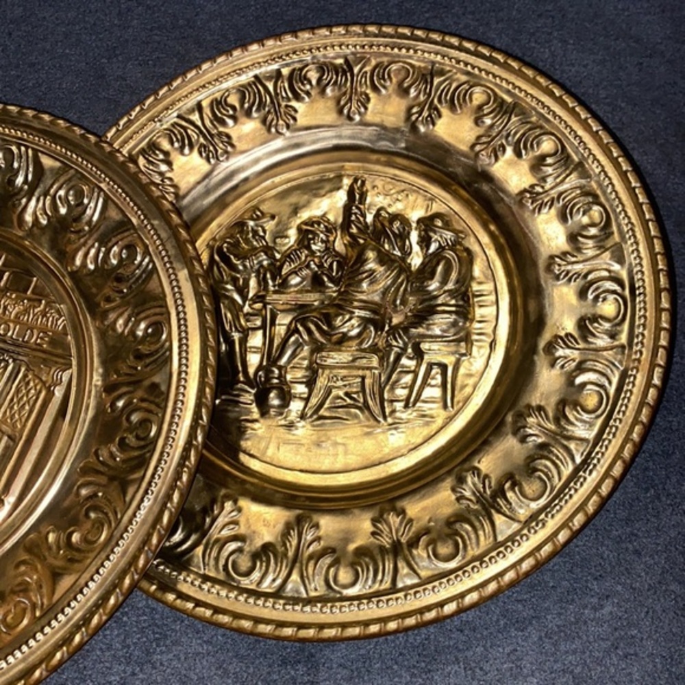 Brass vintage gold wall plates made in England set of two - Picture 2 of 10